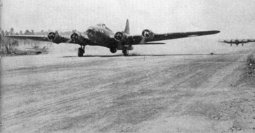 B-17takeoff.JPG (53040 bytes)